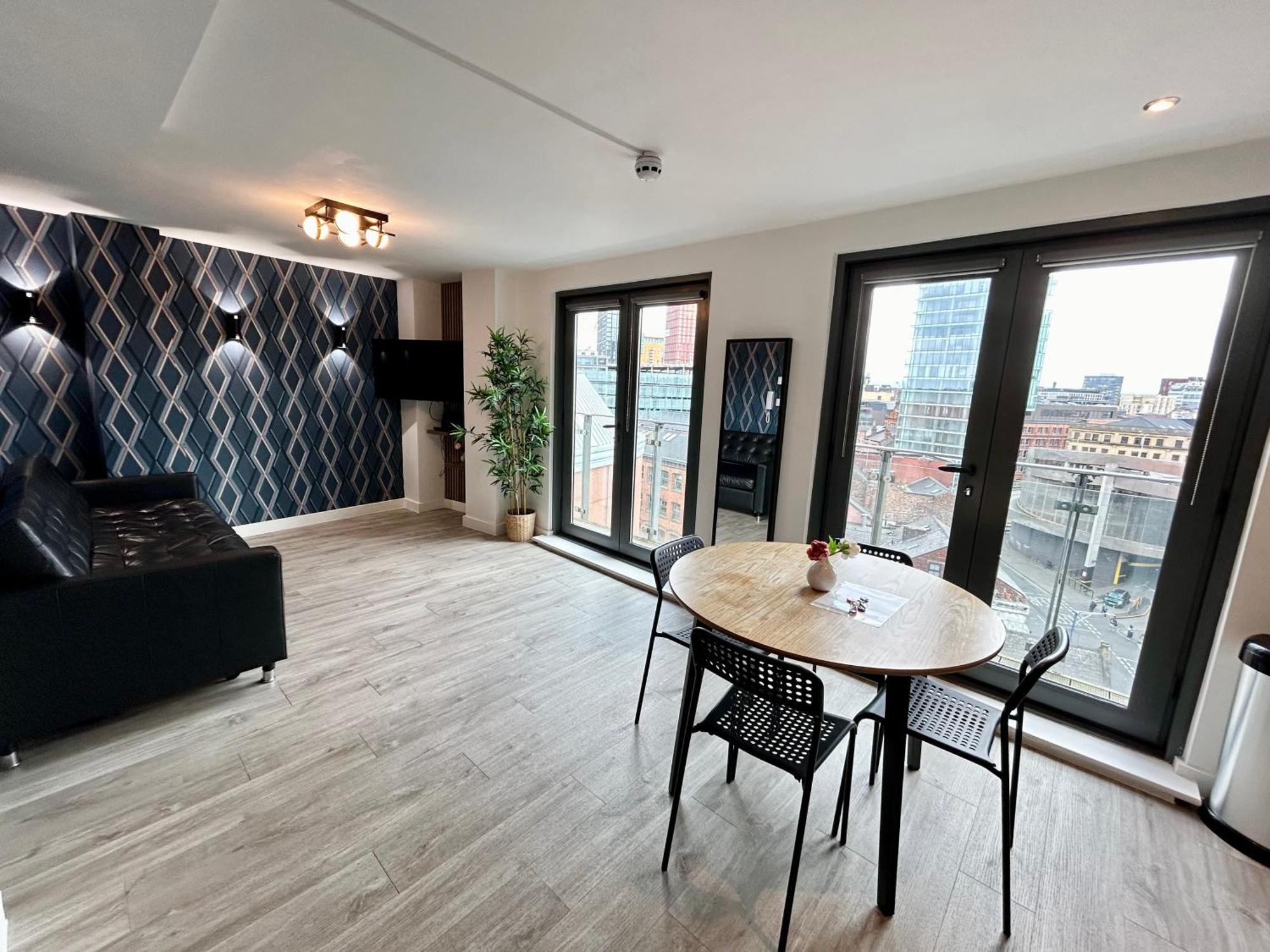 City Centre, Top Floor Apartment, Two Balconies, Manchester